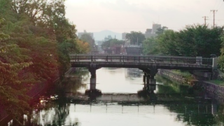 石橋を叩いて渡る